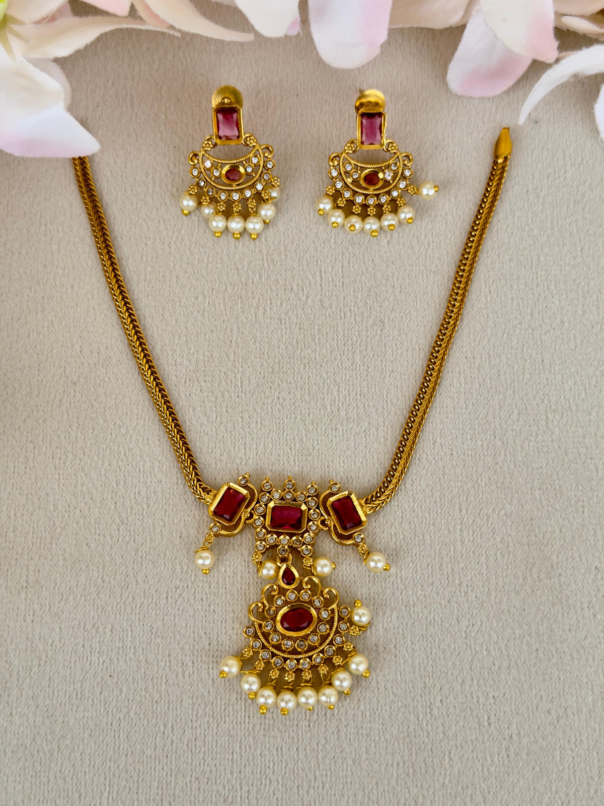 Elegant Everydaywear Necklace Green N059