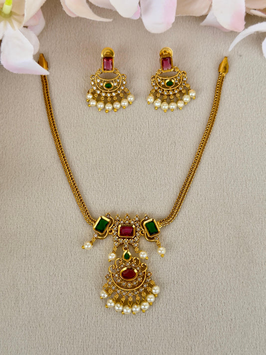 Elegant Everydaywear Necklace Green N059