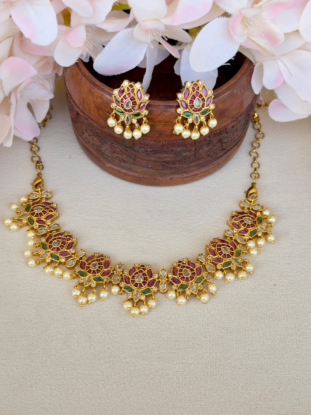 Premium Lotus Choker N058