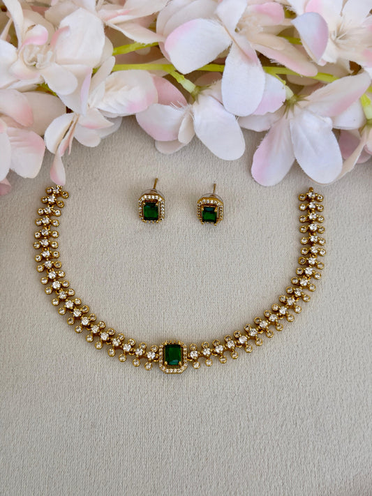 Sparkling Stone Choker Emerald N027
